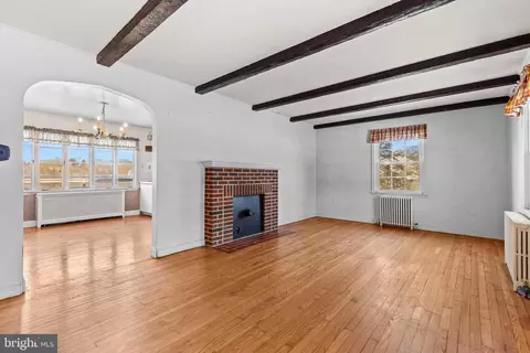 Living - 829 W Brubaker Valley Rd, Lititz, PA 17543 photo 1 of 5