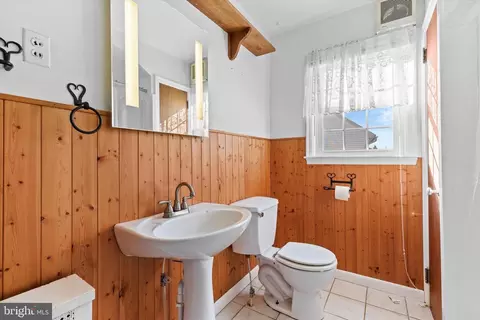 Bath - 829 W Brubaker Valley Rd, Lititz, PA 17543 photo 2 of 4