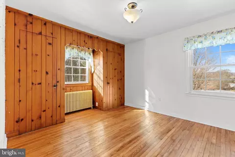 Bedroom - 829 W Brubaker Valley Rd, Lititz, PA 17543 photo 2 of 5