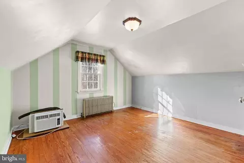 Bedroom - 829 W Brubaker Valley Rd, Lititz, PA 17543 photo 4 of 5