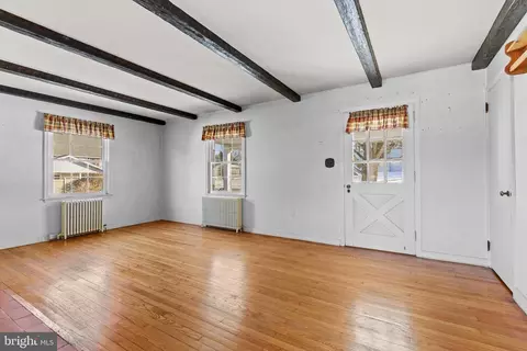 Living - 829 W Brubaker Valley Rd, Lititz, PA 17543 photo 2 of 5