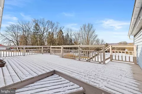 Exterior - 829 W Brubaker Valley Rd, Lititz, PA 17543 photo 6 of 9