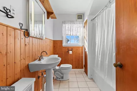 Bath - 829 W Brubaker Valley Rd, Lititz, PA 17543 photo 1 of 4
