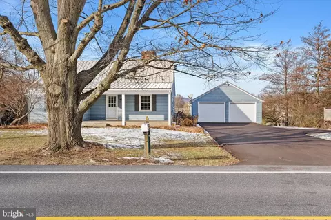 Exterior - 829 W Brubaker Valley Rd, Lititz, PA 17543 photo 2 of 9