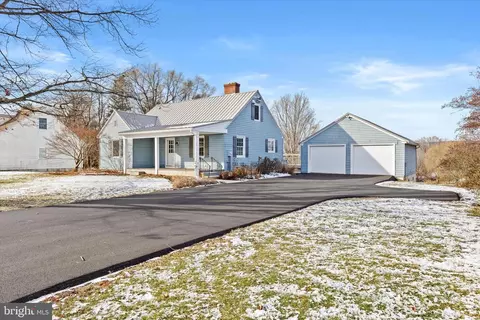 Exterior - 829 W Brubaker Valley Rd, Lititz, PA 17543 photo 3 of 9