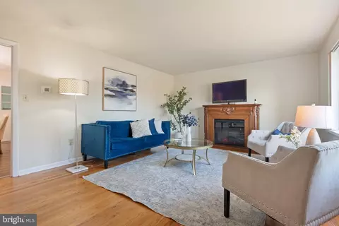 Living - 14 Snyder Hill Rd, Lititz, PA 17543 photo 1 of 4
