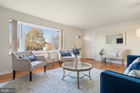 Living - 14 Snyder Hill Rd, Lititz, PA 17543 photo 3 of 4