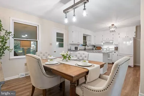 Dining - 14 Snyder Hill Rd, Lititz, PA 17543 photo 1 of 2