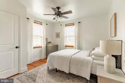 Bedroom - 211 E Lexington Rd, Lititz, PA 17543 photo 4 of 9