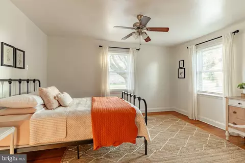Bedroom - 211 E Lexington Rd, Lititz, PA 17543 photo 2 of 9