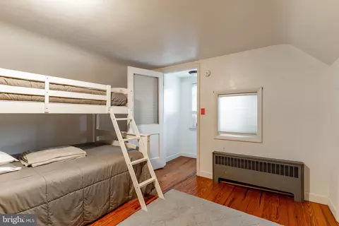 Bedroom - 211 E Lexington Rd, Lititz, PA 17543 photo 9 of 9
