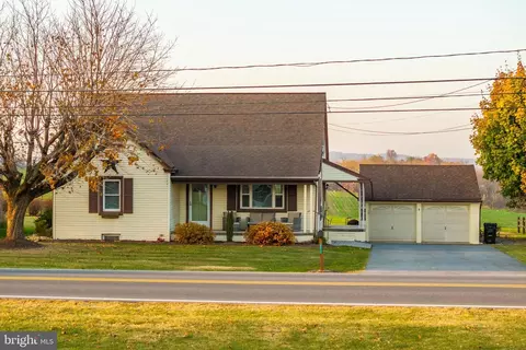 Exterior - 211 E Lexington Rd, Lititz, PA 17543 photo 2 of 7