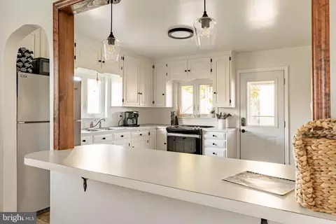 Kitchen - 211 E Lexington Rd, Lititz, PA 17543 photo 5 of 5