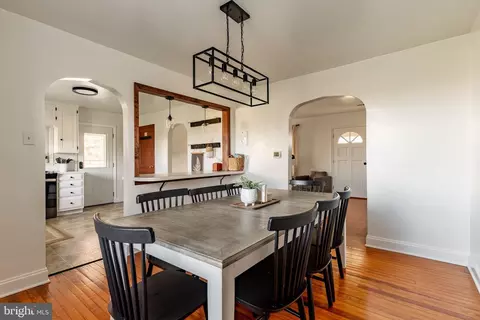 Dining - 211 E Lexington Rd, Lititz, PA 17543 photo 2 of 3