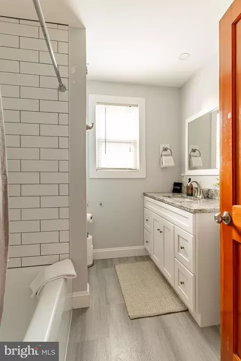 Bath - 211 E Lexington Rd, Lititz, PA 17543 photo 1 of 3