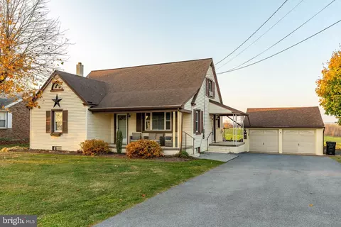 211 E Lexington Rd, Lititz, PA 17543
