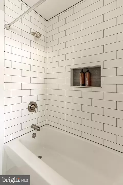 Bath - 211 E Lexington Rd, Lititz, PA 17543 photo 3 of 3