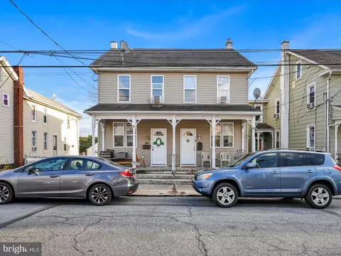 34 W Hummelstown St, Elizabethtown, PA 17022