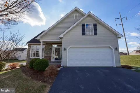 329 Hollow Vw, Manheim, PA 17545