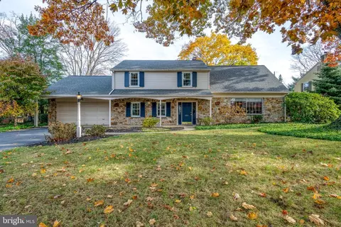 1211 Country Club Dr, Lancaster, PA 17601