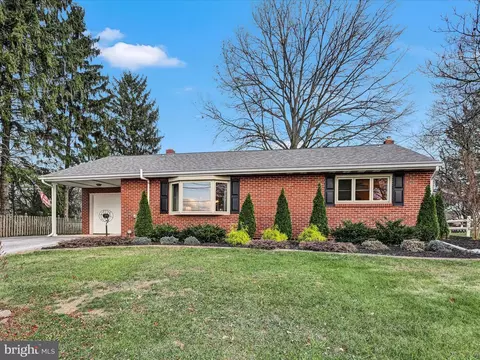 827 Pine Hill Rd, Lititz, PA 17543