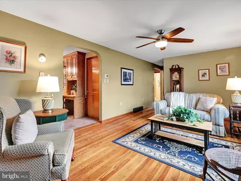 827 Pine Hill Rd, Lititz, PA 17543 photo 3