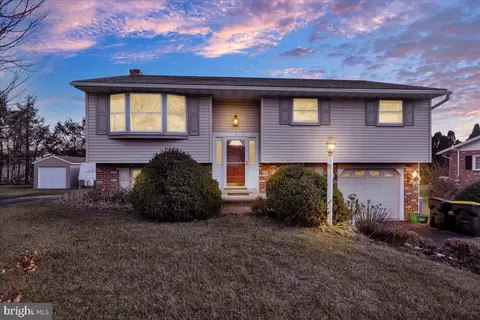 2141 Coventry Rd, Lancaster, PA 17601