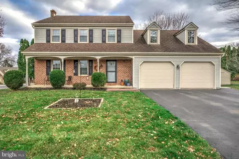 2 Hazelwood Cir, Ephrata, PA 17522