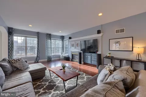 103 Hunters Xing, Lititz, PA 17543 photo 2