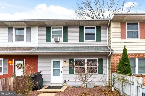 142 Maplewood Ln, Marietta, PA 17547