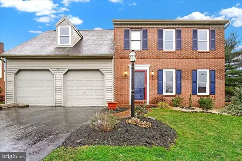18 Teakwood Cir, Elizabethtown, PA 17022