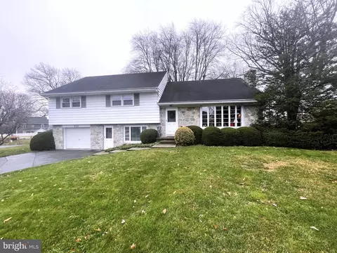 430 Ruth Ridge Dr, Lancaster, PA 17601