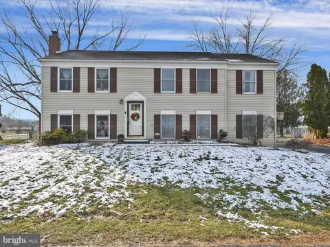 16 Cobblestone Dr, Willow Street, PA 17584