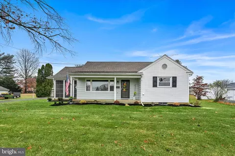 111 Snavely Mill Rd, Lititz, PA 17543 photo 2