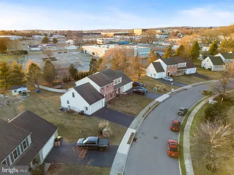 View/Area - 14 Limestone Ct, Lititz, PA 17543 photo 3 of 10