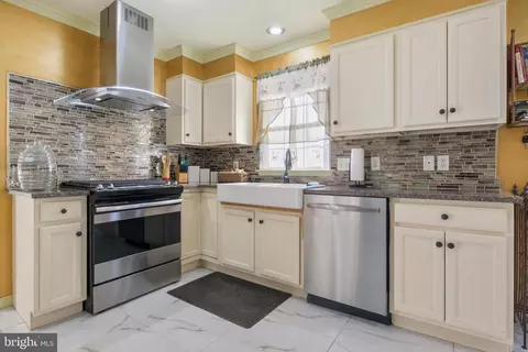 Kitchen - 14 Limestone Ct, Lititz, PA 17543 photo 3 of 4