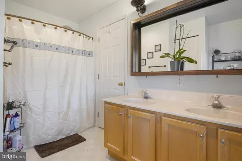 Entry Way - 14 Limestone Ct, Lititz, PA 17543 photo 9 of 10