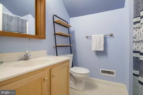 Bath - 14 Limestone Ct, Lititz, PA 17543 photo 1 of 2