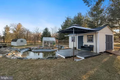 Exterior - 14 Limestone Ct, Lititz, PA 17543 photo 7 of 9