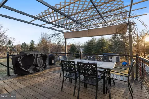 Exterior - 14 Limestone Ct, Lititz, PA 17543 photo 5 of 9