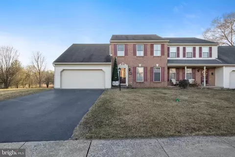14 Limestone Ct, Lititz, PA 17543