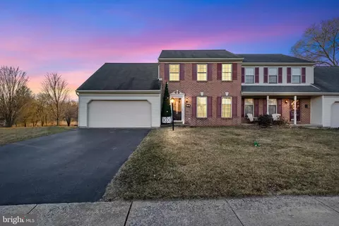 Exterior - 14 Limestone Ct, Lititz, PA 17543 photo 2 of 9