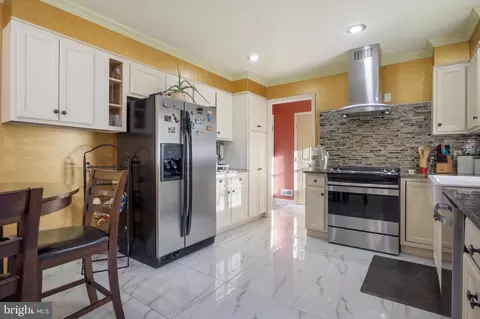 Kitchen - 14 Limestone Ct, Lititz, PA 17543 photo 2 of 4