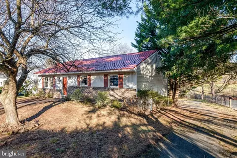106 Donna Dr, Terre Hill, PA 17581