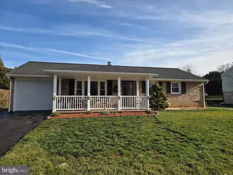 125 Garden City Dr, Lancaster, PA 17602