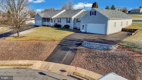 6 Red Oak Ct, Denver, PA 17517