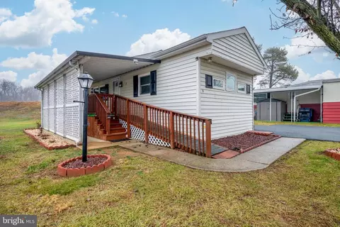 8 Ridgewood Mnr, Manheim, PA 17545