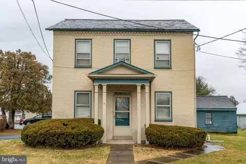 9 E Locust St, Leola, PA 17540