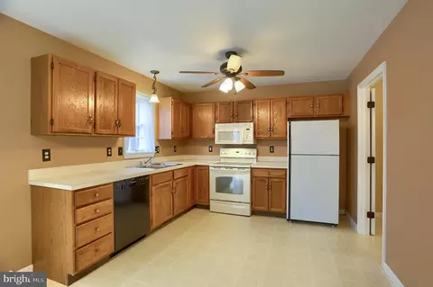 2 Brian Dr, Lititz, PA 17543 photo 8