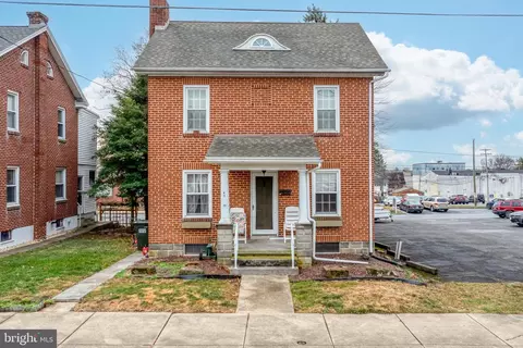 43 Spruce St, Ephrata, PA 17522